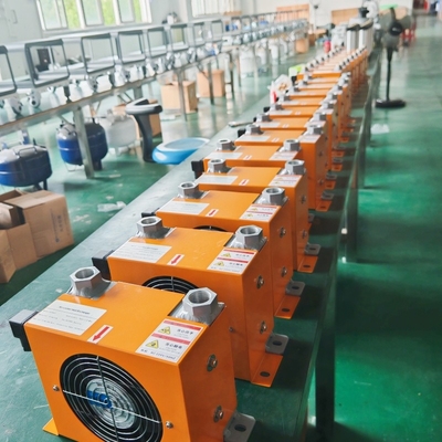 220V 60L डेंटल एयर कंप्रेसर के साथ एयर ड्रायर तेल मुक्त 4 डेंटल इकाइयों के लिए मूक मेडिकल एयर कंप्रेसर