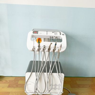 अच्छा दाम Foshan Factory 550W पोर्टेबल डेंटल यूनिट बेस्ट सेलर मोबाइल डेंटल ट्रीटमेंट ट्रॉली इलेक्ट्रिक मोबाइल डेंटल कार्ट ऑनलाइन